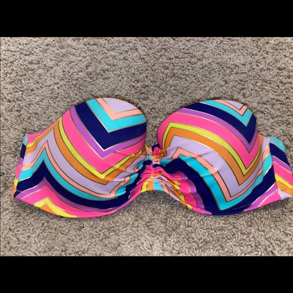 Strapless Bikini Top 
VICTORIA’S SECRET (34D)